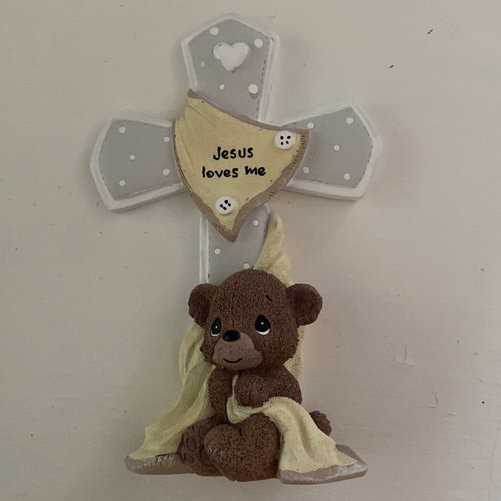 Precious Moments #203104 Jesus Loves Me Cross with Bear - Picture 2 of 6
